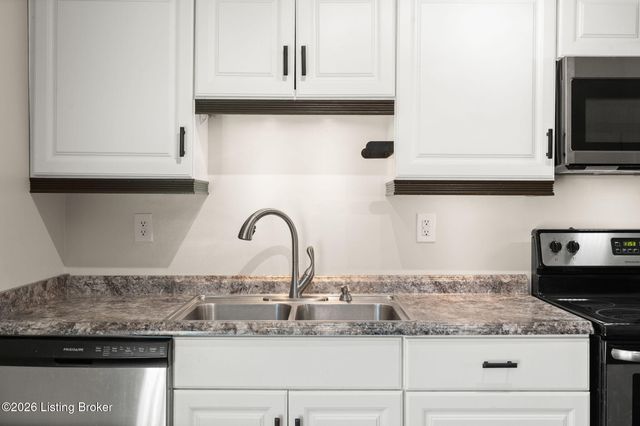 5607 Sprigwood Ln, Louisville, KY 40291