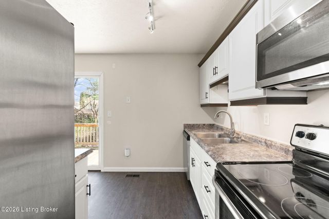 5607 Sprigwood Ln, Louisville, KY 40291