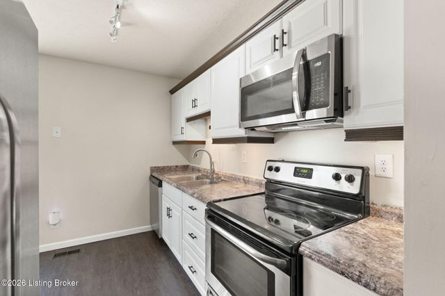 5607 Sprigwood Ln, Louisville, KY 40291