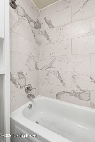 5607 Sprigwood Ln, Louisville, KY 40291