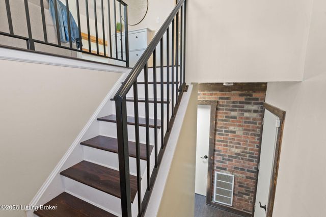 5607 Sprigwood Ln, Louisville, KY 40291