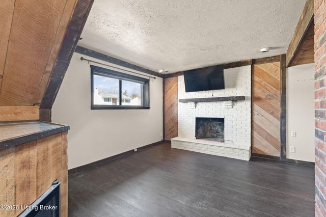 5607 Sprigwood Ln, Louisville, KY 40291