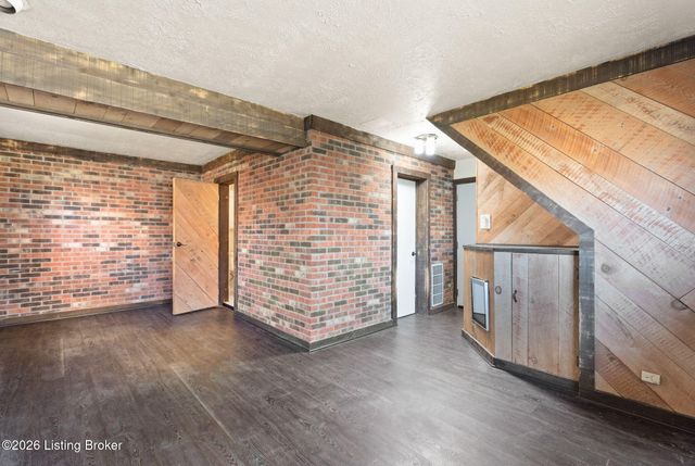 5607 Sprigwood Ln, Louisville, KY 40291