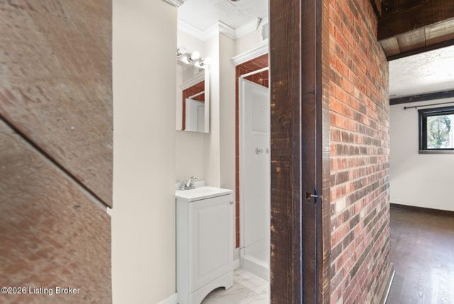 5607 Sprigwood Ln, Louisville, KY 40291