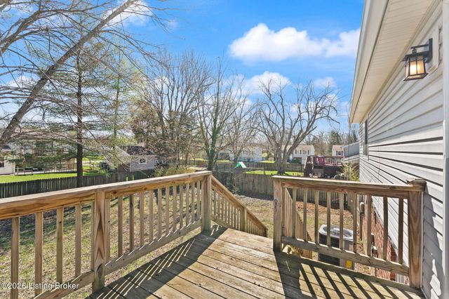 5607 Sprigwood Ln, Louisville, KY 40291