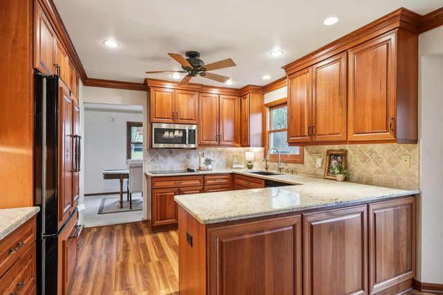 720 W Fairfield COURT, Glendale, WI 53217