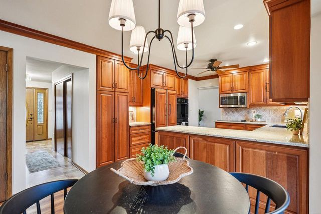 720 W Fairfield COURT, Glendale, WI 53217