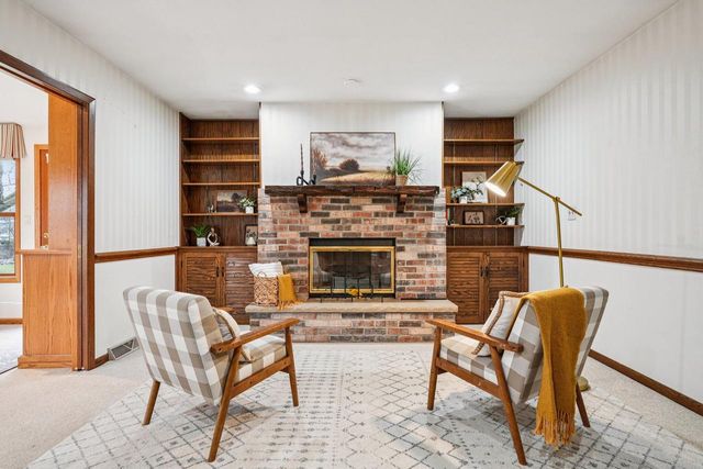 720 W Fairfield COURT, Glendale, WI 53217