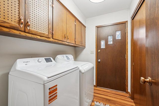 720 W Fairfield COURT, Glendale, WI 53217
