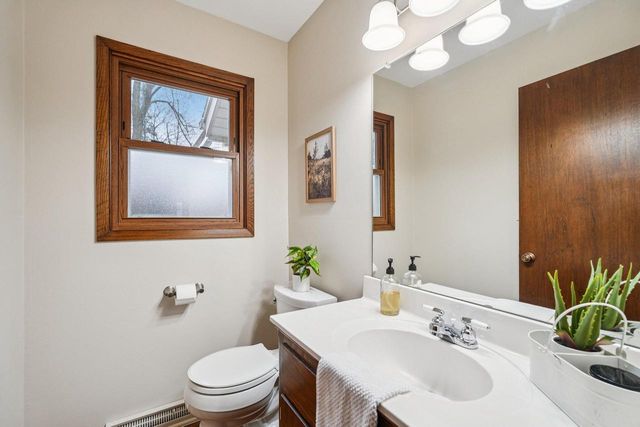720 W Fairfield COURT, Glendale, WI 53217