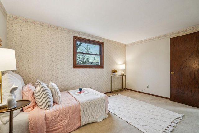 720 W Fairfield COURT, Glendale, WI 53217