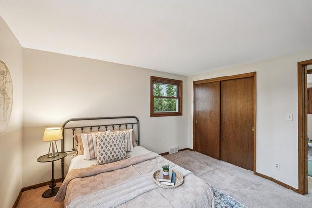 720 W Fairfield COURT, Glendale, WI 53217