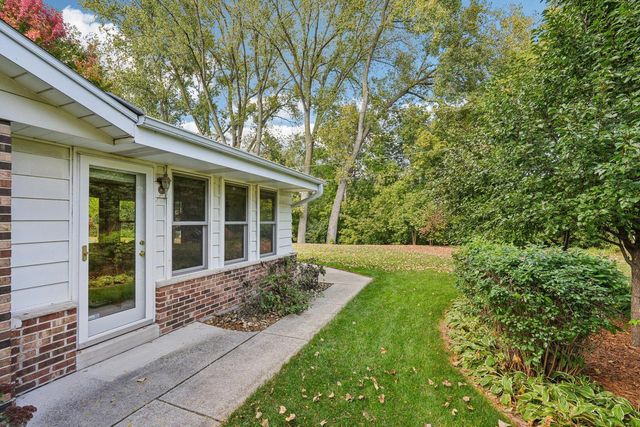 720 W Fairfield COURT, Glendale, WI 53217