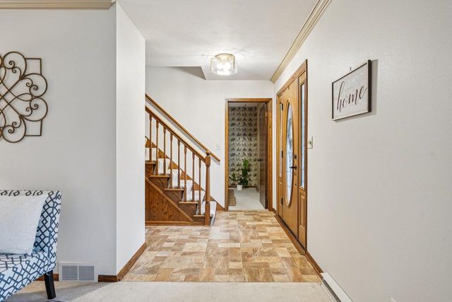 720 W Fairfield COURT, Glendale, WI 53217