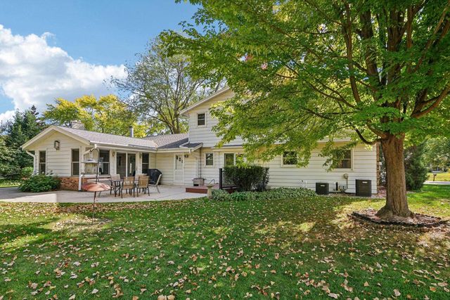 720 W Fairfield COURT, Glendale, WI 53217