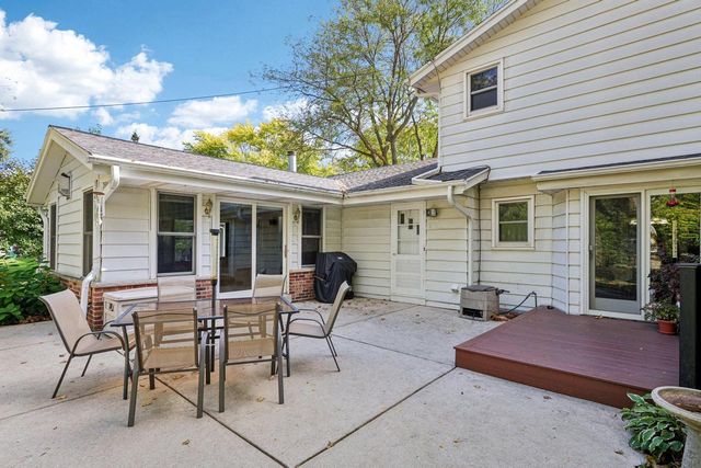 720 W Fairfield COURT, Glendale, WI 53217