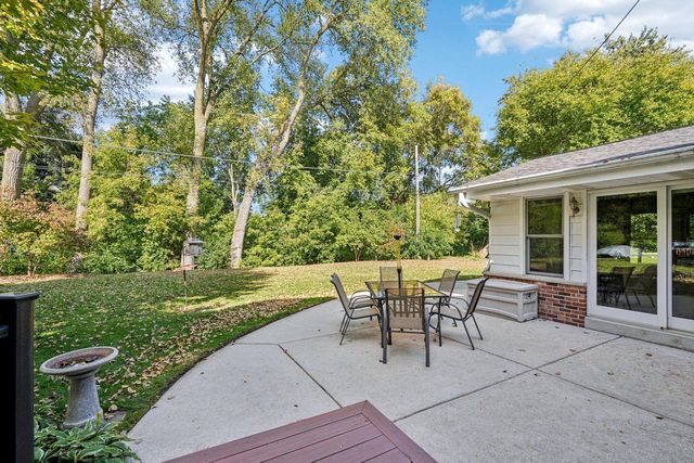 720 W Fairfield COURT, Glendale, WI 53217