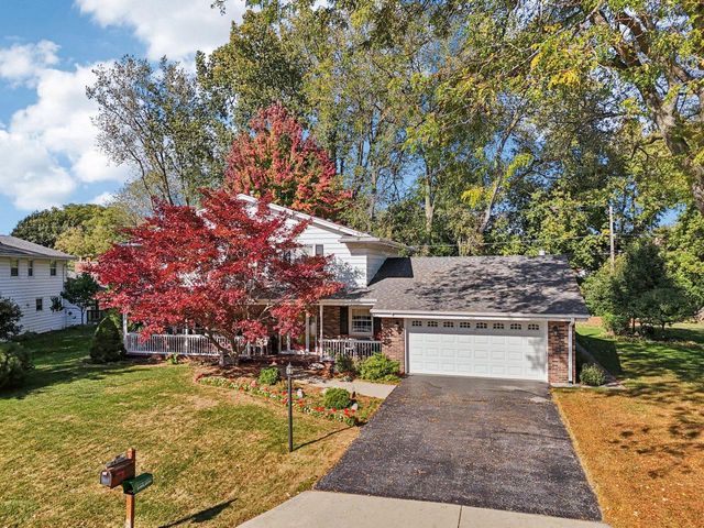 720 W Fairfield COURT, Glendale, WI 53217