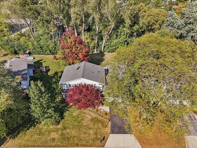720 W Fairfield COURT, Glendale, WI 53217