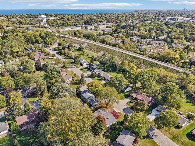 720 W Fairfield COURT, Glendale, WI 53217