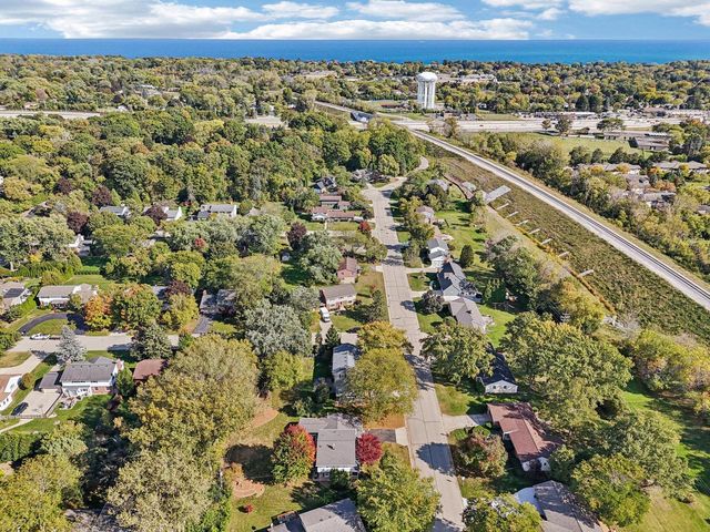 720 W Fairfield COURT, Glendale, WI 53217