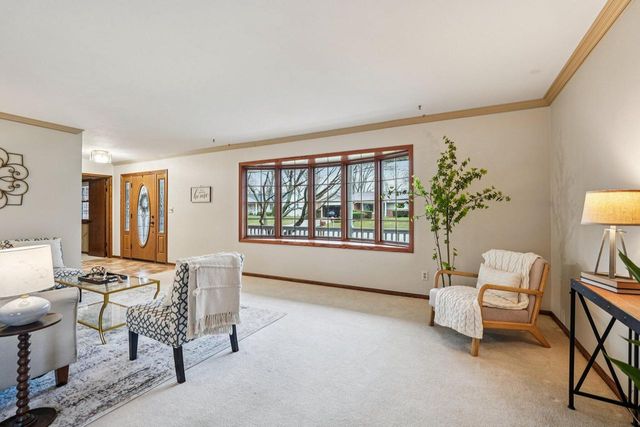 720 W Fairfield COURT, Glendale, WI 53217
