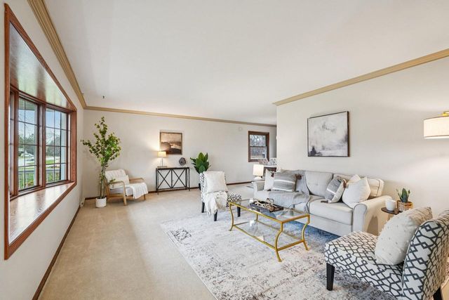 720 W Fairfield COURT, Glendale, WI 53217