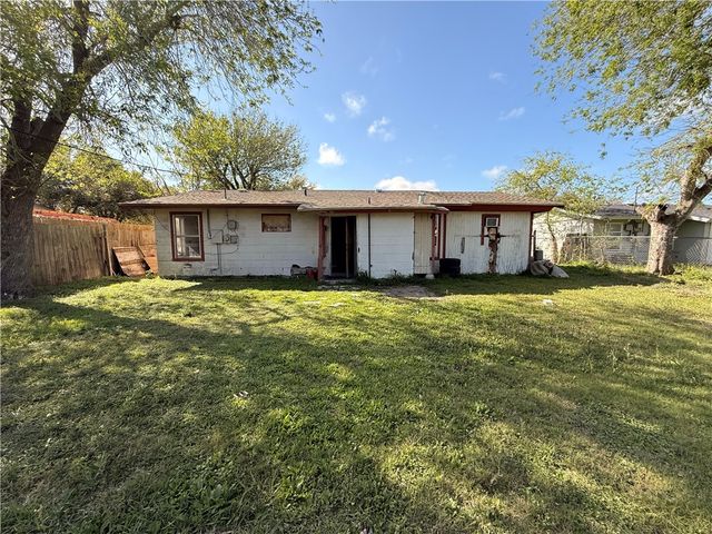 4814 Willowbrook Dr, Corpus Christi, TX 78411