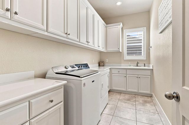2312 Albarino Ave, Manteca, CA 95337
