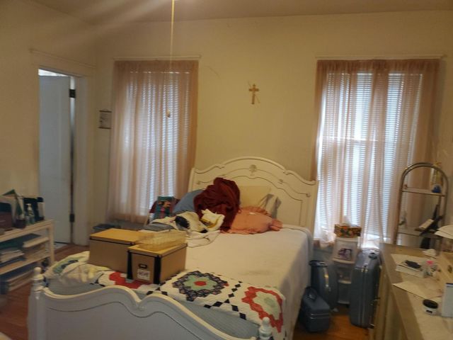 2234 E 70th Place 1, Chicago, IL 60649