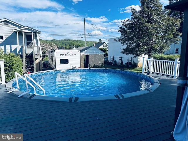 120 HARRISON ST, Emmaus, PA 18049