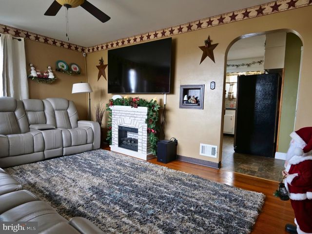 120 HARRISON ST, Emmaus, PA 18049