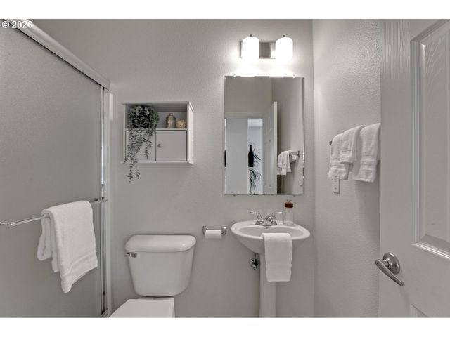 13556 Nw PAYNE Dr, Portland, OR 97229