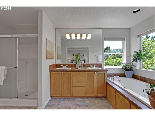13556 Nw PAYNE Dr, Portland, OR 97229