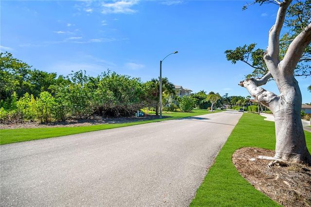 335 Hideaway CIR S, Marco Island, FL 34145