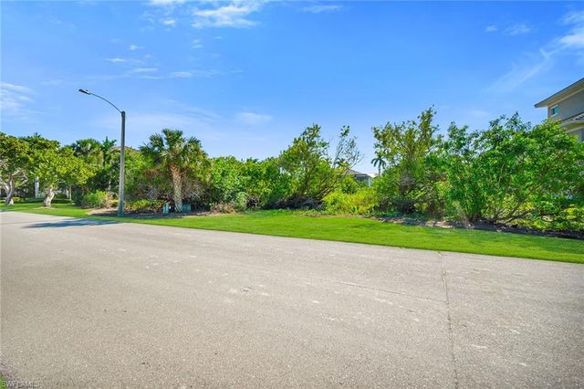 335 Hideaway CIR S, Marco Island, FL 34145