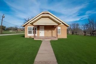 320 N 2nd Street, Jacksboro, TX 76458