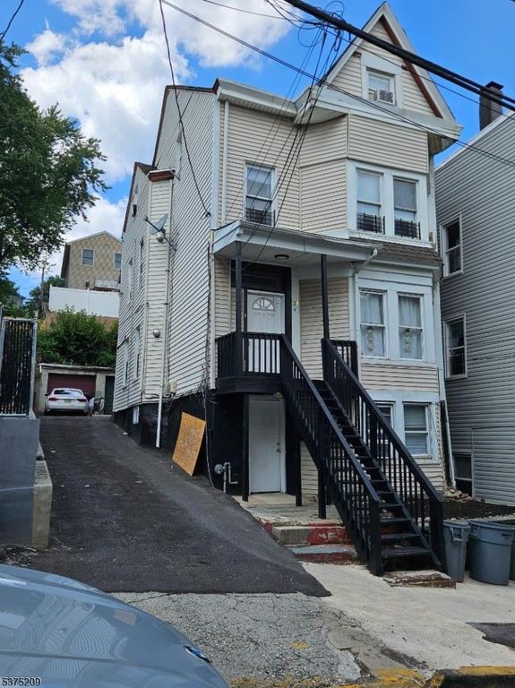 131 N 3Rd St 3, Paterson City, NJ 07522