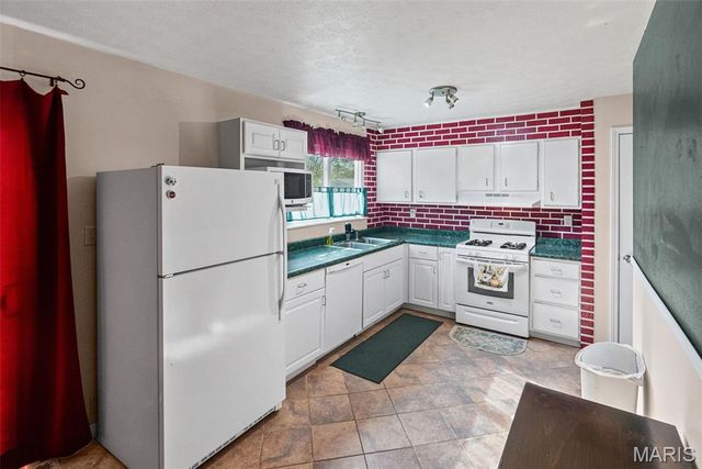 14 Dee Street, Moro, IL 62067