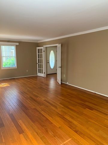 110 N Broad Street, Pendleton, SC 29670