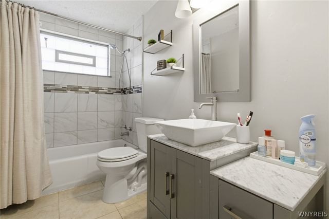 33 John Brian Lane, Cheektowaga, NY 14227