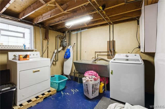 33 John Brian Lane, Cheektowaga, NY 14227