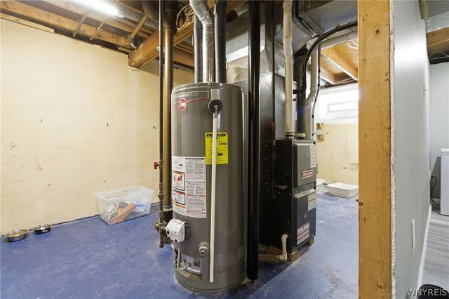 33 John Brian Lane, Cheektowaga, NY 14227