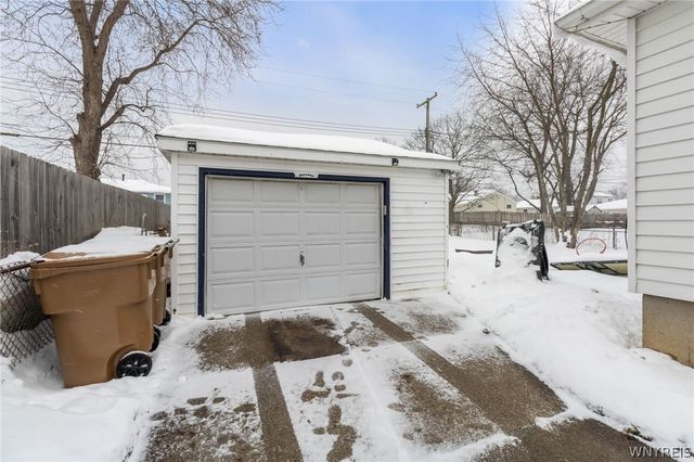 33 John Brian Lane, Cheektowaga, NY 14227