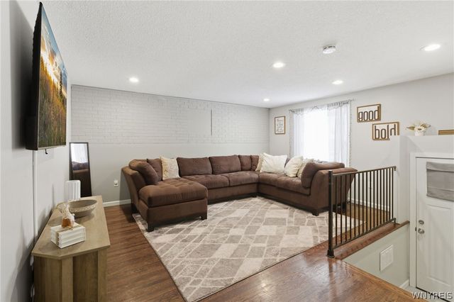 33 John Brian Lane, Cheektowaga, NY 14227