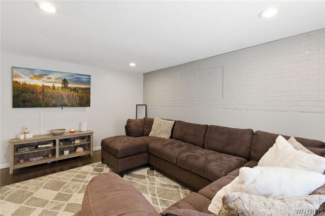 33 John Brian Lane, Cheektowaga, NY 14227