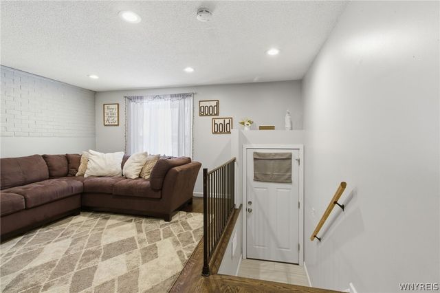 33 John Brian Lane, Cheektowaga, NY 14227