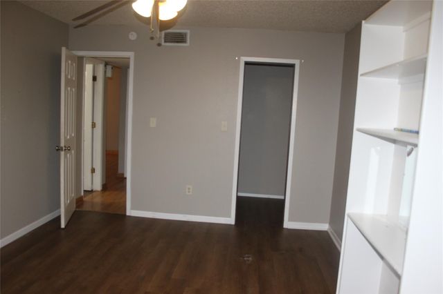 1504 Lakeview DR, Lockhart, TX 78644