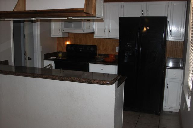 1504 Lakeview DR, Lockhart, TX 78644