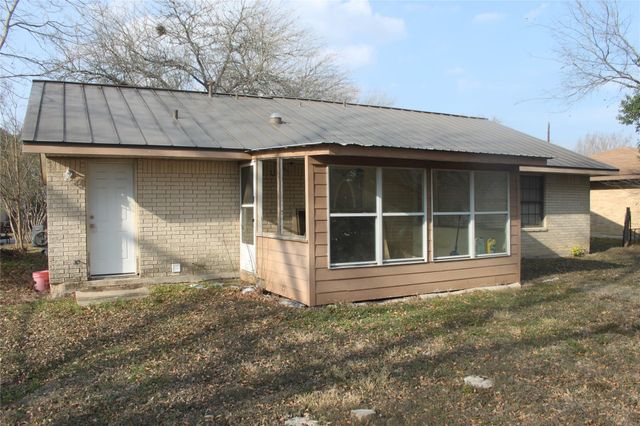 1504 Lakeview DR, Lockhart, TX 78644